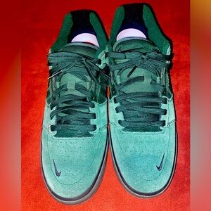 Nike SB Ishod Green w /Black Swoosh Size 12